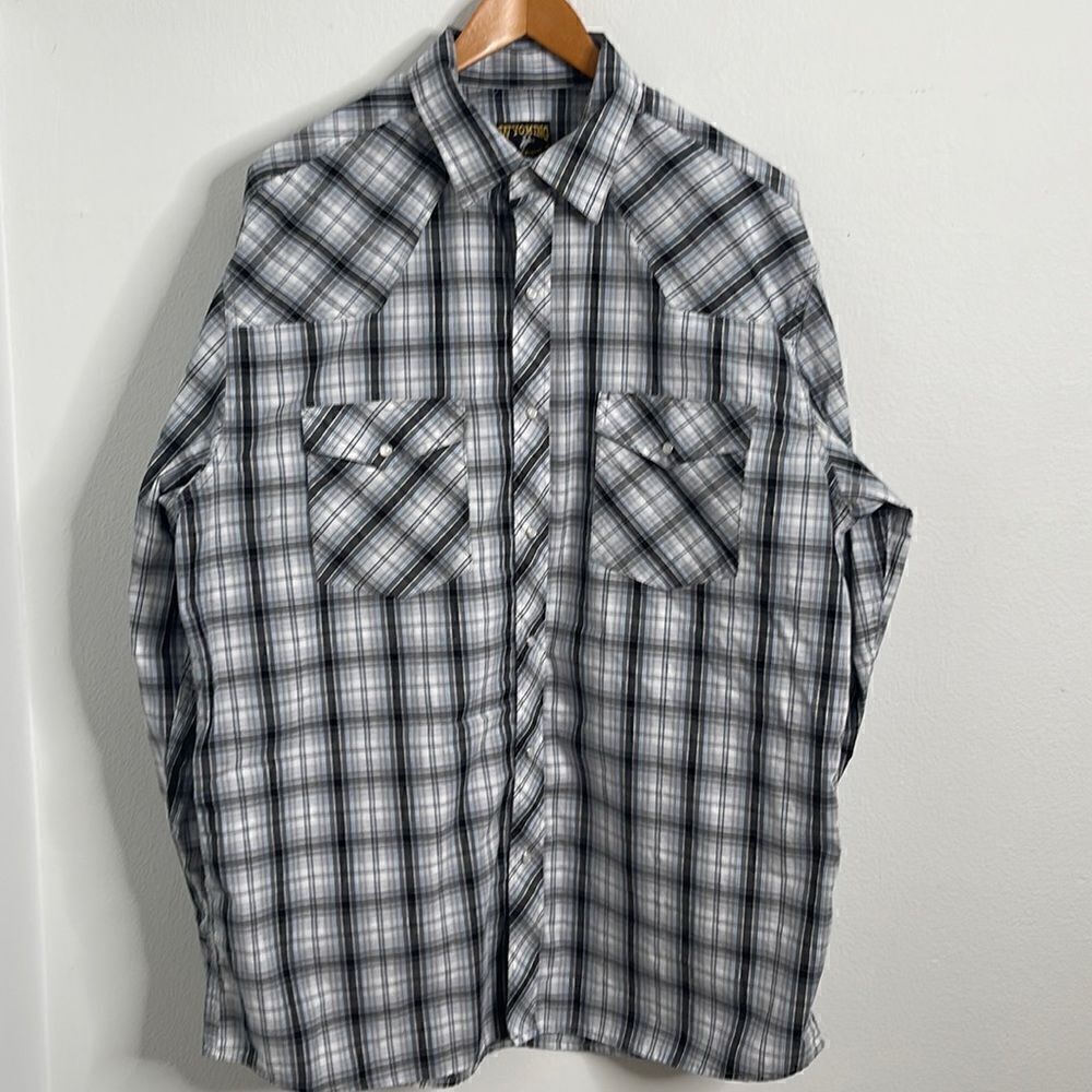 Wyoming Traders snap down western shirt.  Size XL.